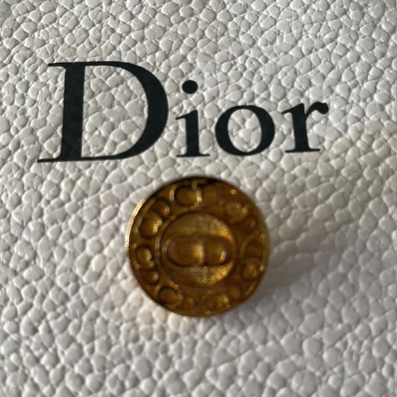 Dior Button Bundle - Picture 2 of 5